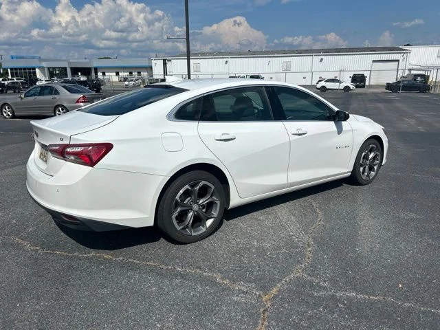 Used 2022 White Chevrolet LT image 4