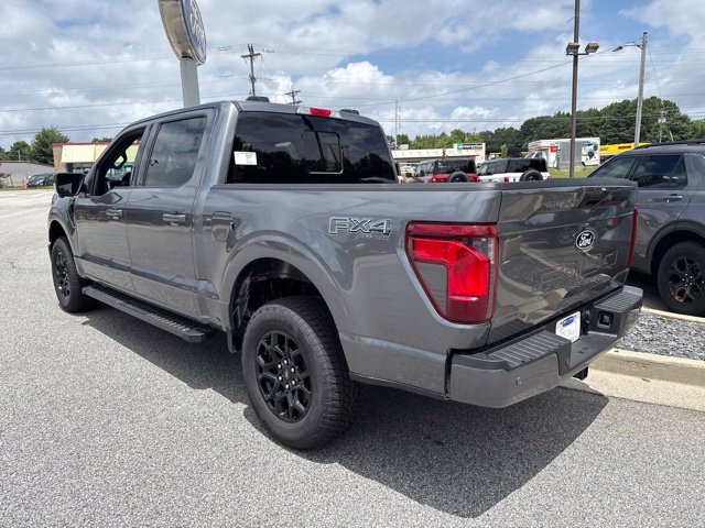 New 2026 Carbonized Gray Metallic Ford XLT image 7