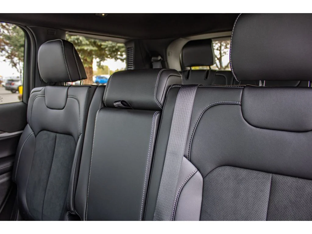 New 2026 SILVER ZYNITH Jeep Laredo Altitude image 21