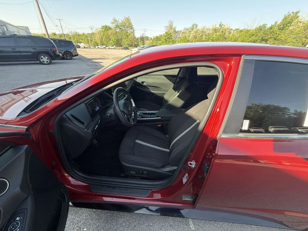 Used 2023 Red Hyundai SEL image 11