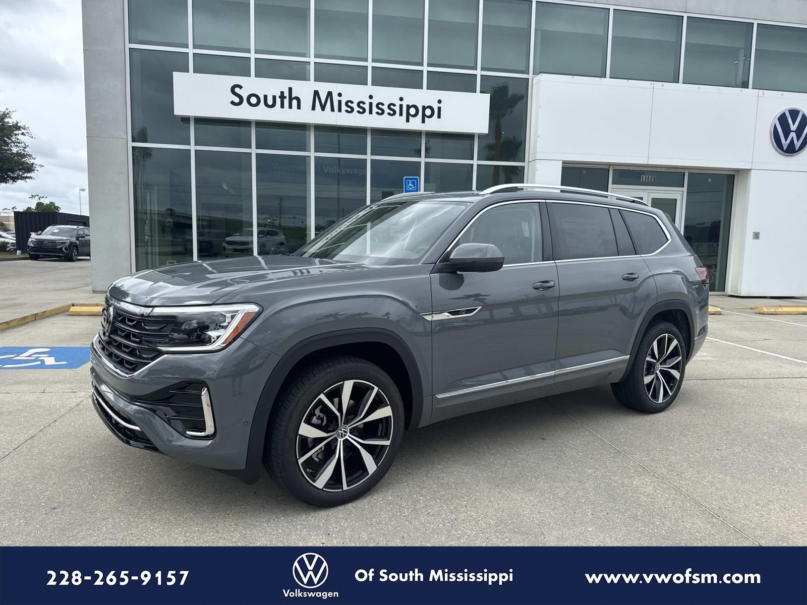 2026 Volkswagen Atlas 2.0T SEL Premium R-Line 4MOTION's photo