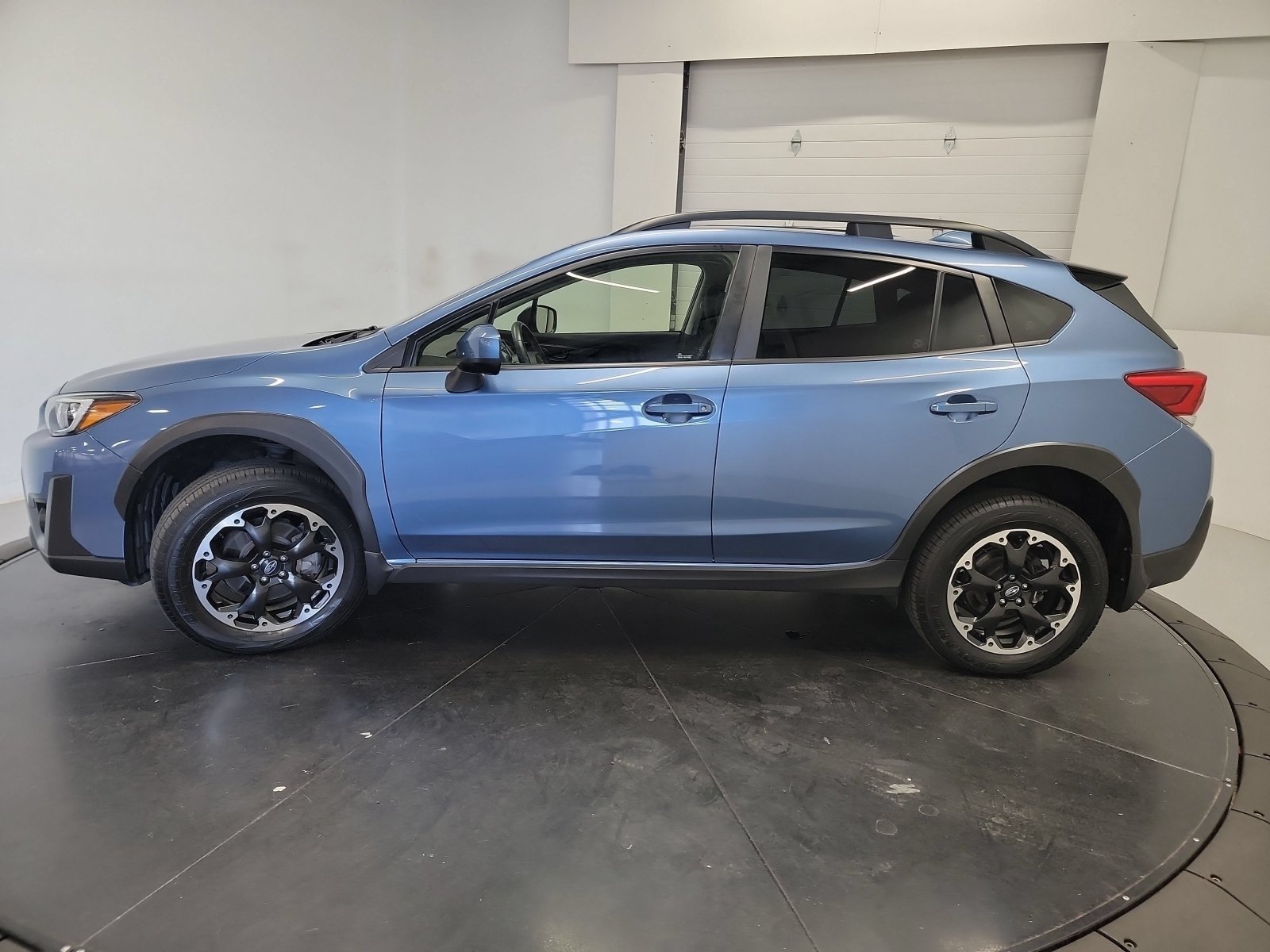 Used 2023 Horizon Blue Pearl Subaru Premium image 4