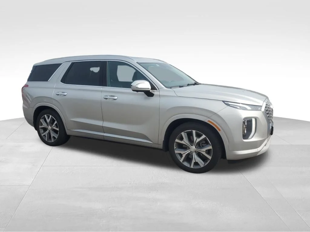 Used 2022 Silver Hyundai Limited image 9