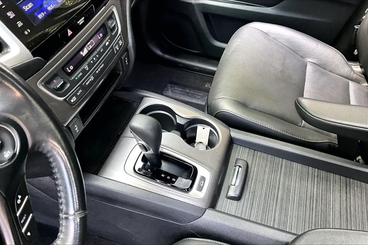 Used 2019 Lunar Silver Metallic Honda RTL-T image 17