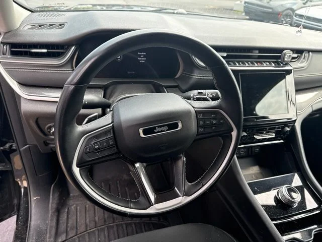 Used 2021 Diamond Black Crystal Pearlcoat Jeep Laredo image 8