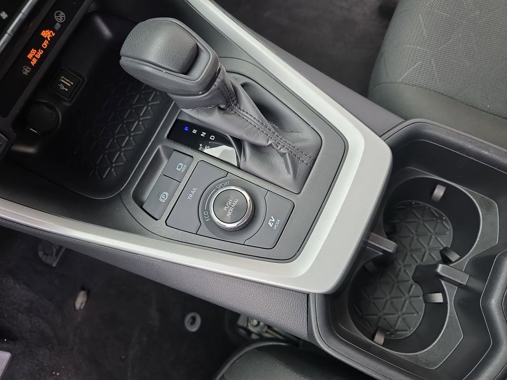 Certified Used 2025 Silver Toyota XLE image 27