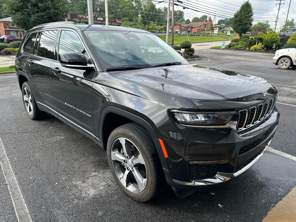 Used 2023 Gray Jeep Limited image 10
