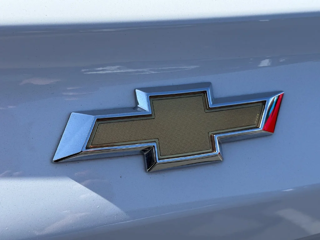 Used 2024 Summit White Chevrolet LT image 18