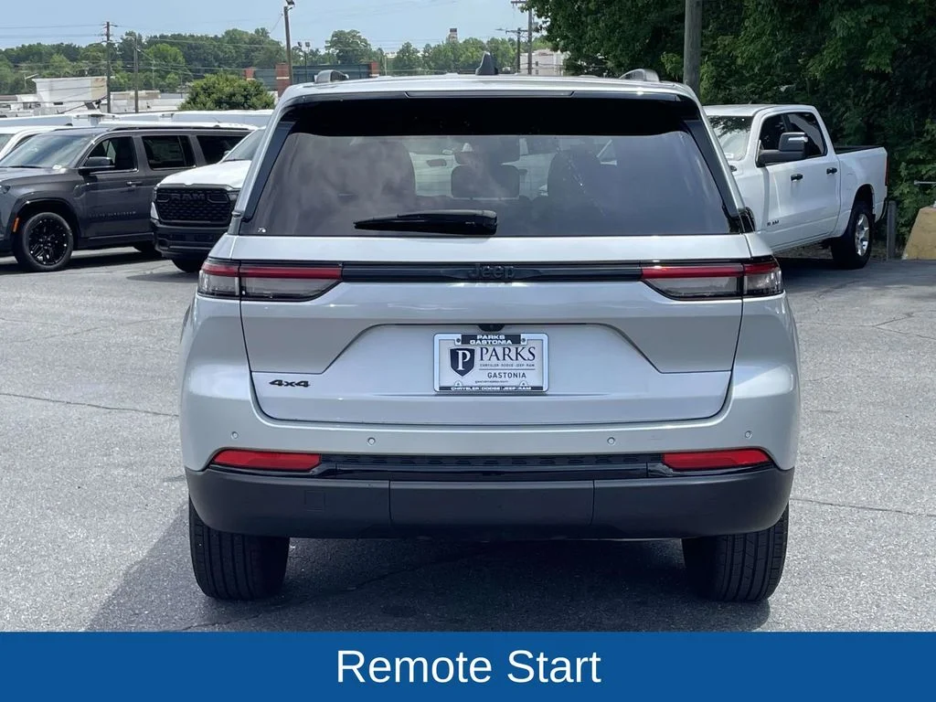 Used 2025 Silver Jeep Altitude image 8