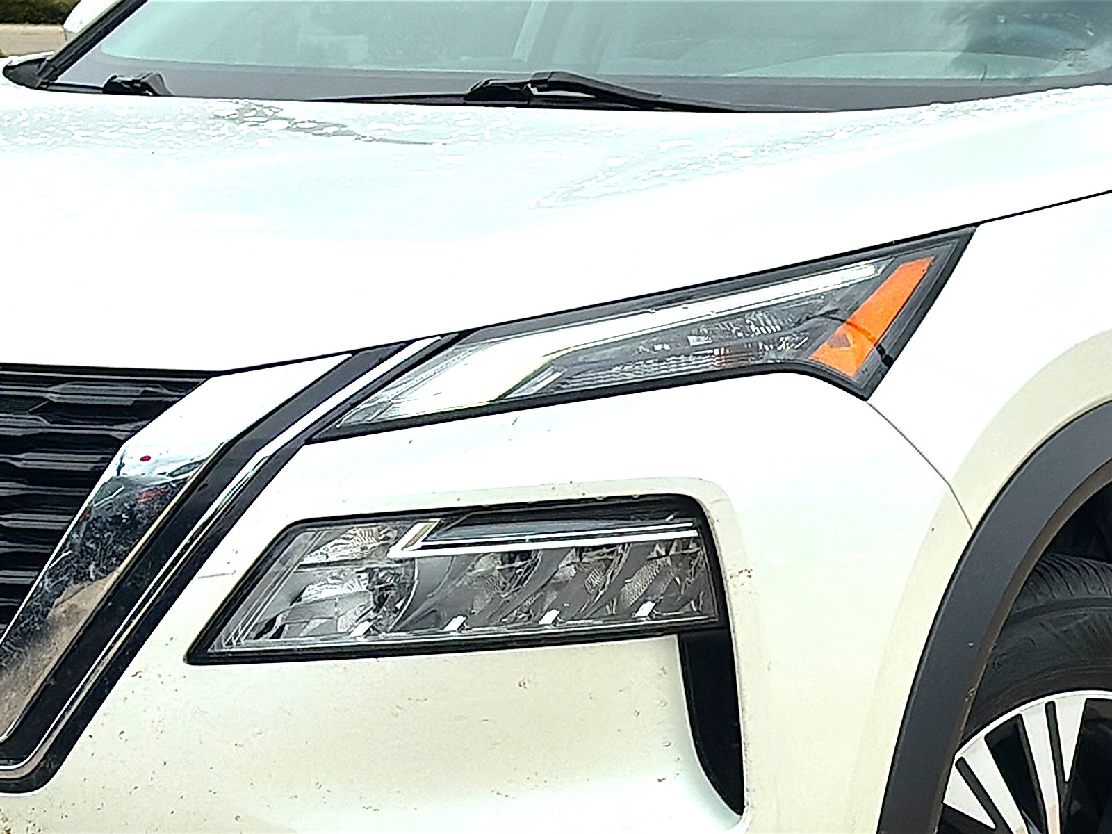 Used 2023 Pearl White Tricoat Nissan SV FWD image 4
