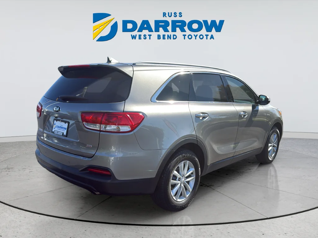 Used 2017 Silver Kia LX image 5