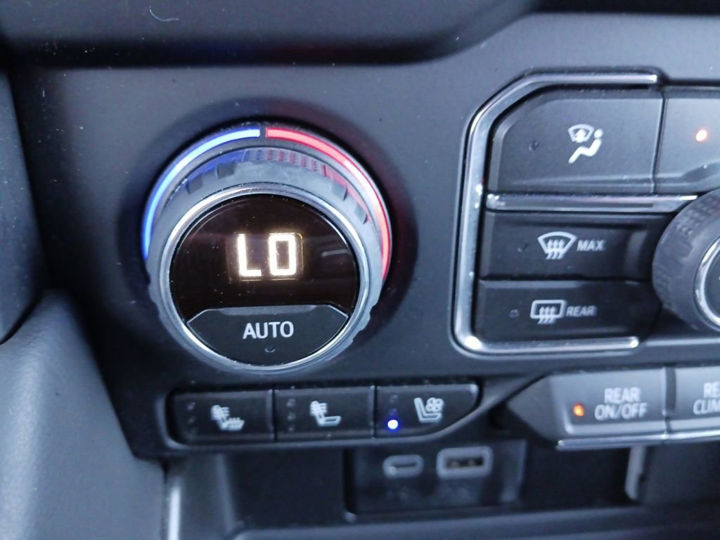 Used 2023 Iridescent Pearl Tricoat Chevrolet High Country image 26