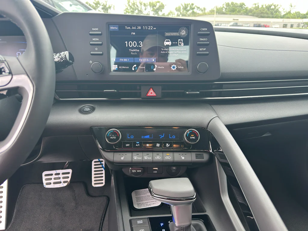 New 2026 Abyss Black Hyundai SEL Sport Premium image 18