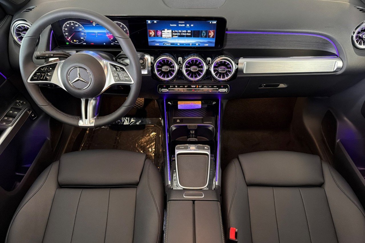 New 2026 Mountain Grey Metallic Mercedes-Benz GLB 250 4MATIC® SUV image 12
