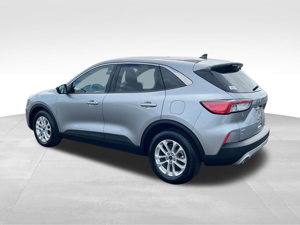 Used 2022 Silver Ford SE image 6