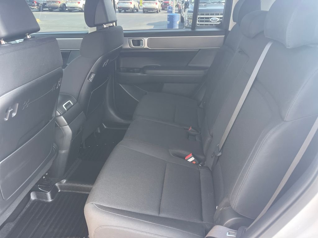 Used 2025 White Hyundai SE image 14