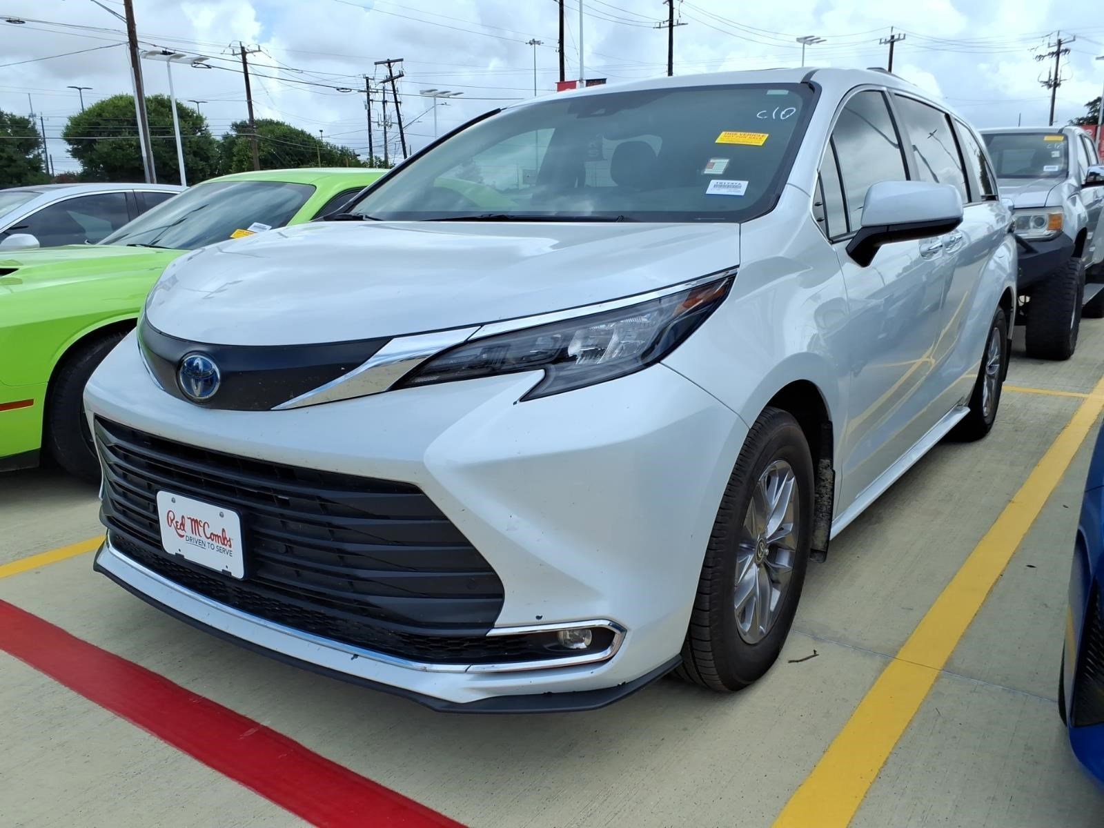 2024 Toyota Sienna XLE 8-Passenger Hybrid FWD's photo