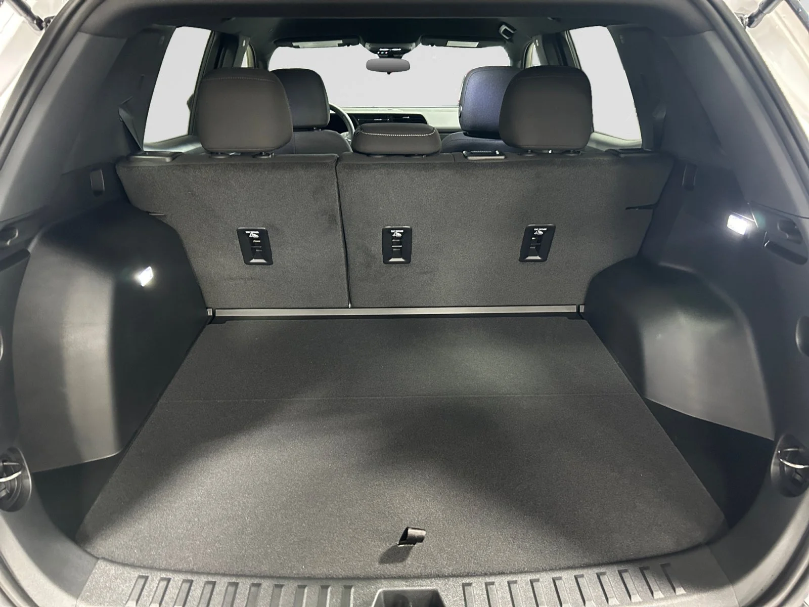 New 2027 Summit White GMC AWD Elevation image 10