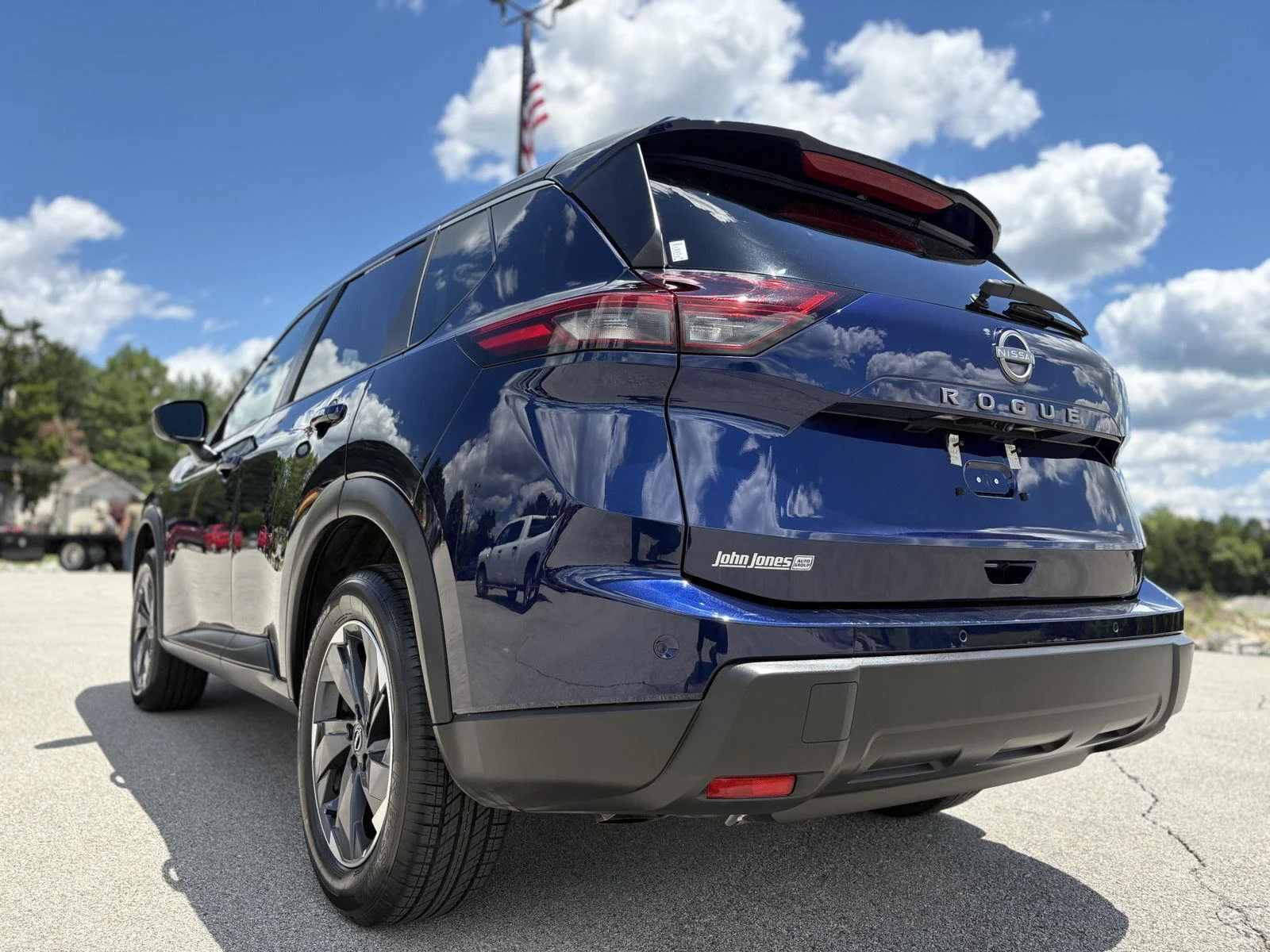 Used 2025 Deep Ocean Blue Pearl Nissan SV image 20
