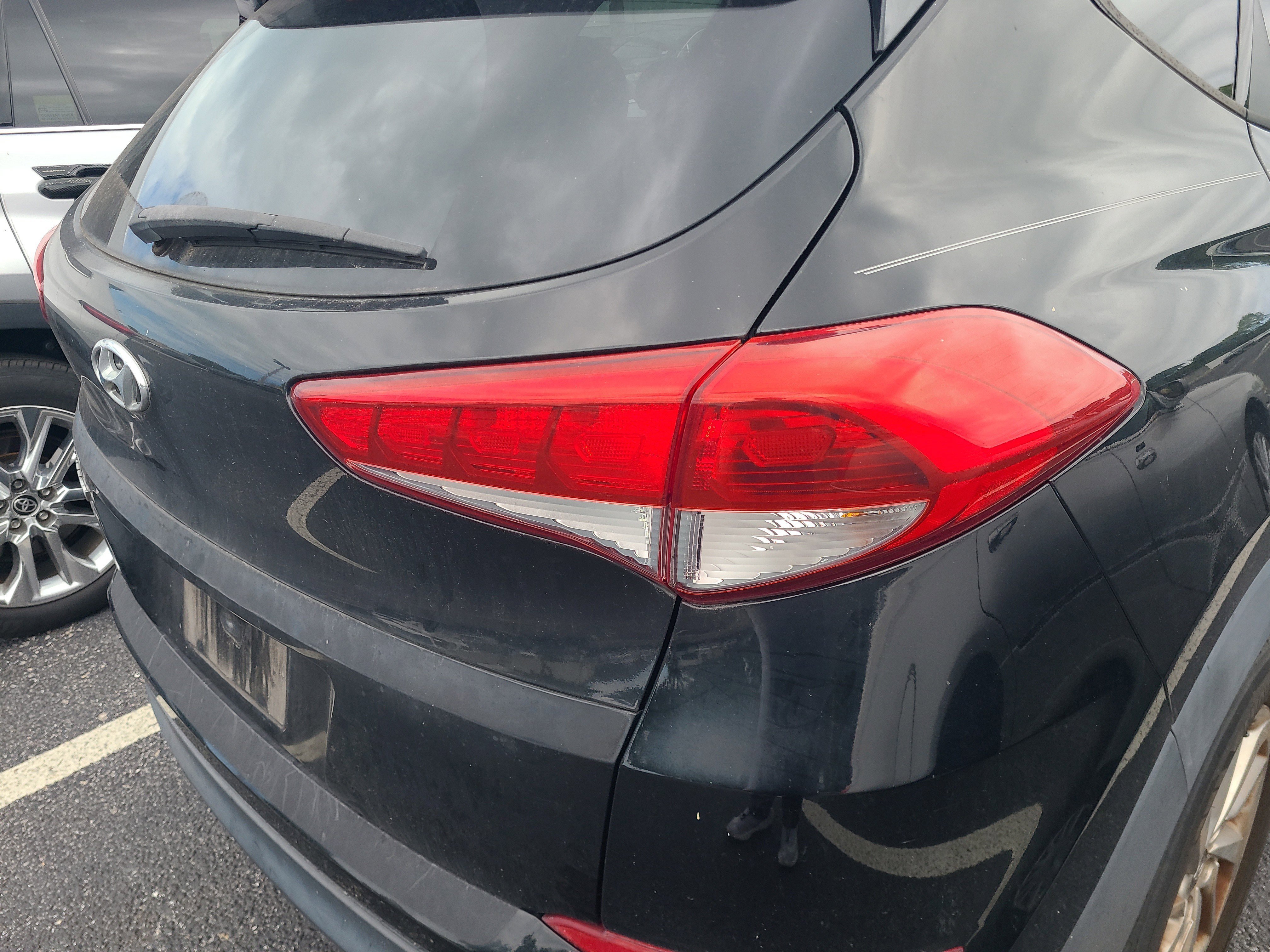 Used 2017 Black Noir Pearl Hyundai SE image 8
