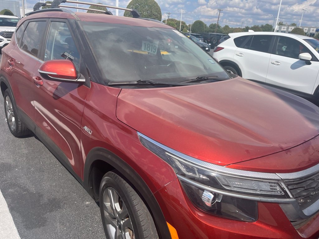 Used 2021 Orange Kia S image 3