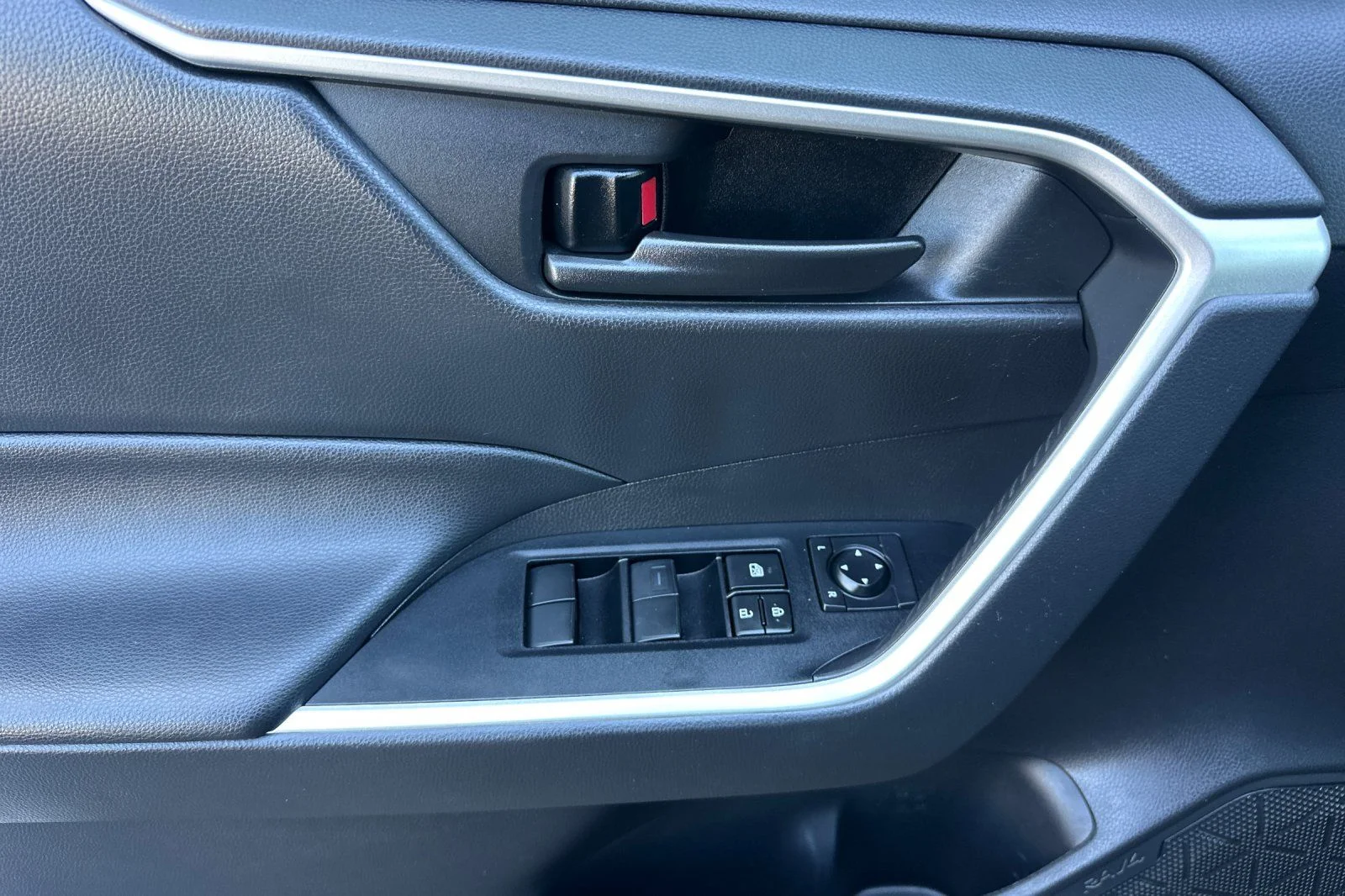 Used 2021 Gray Toyota LE image 11