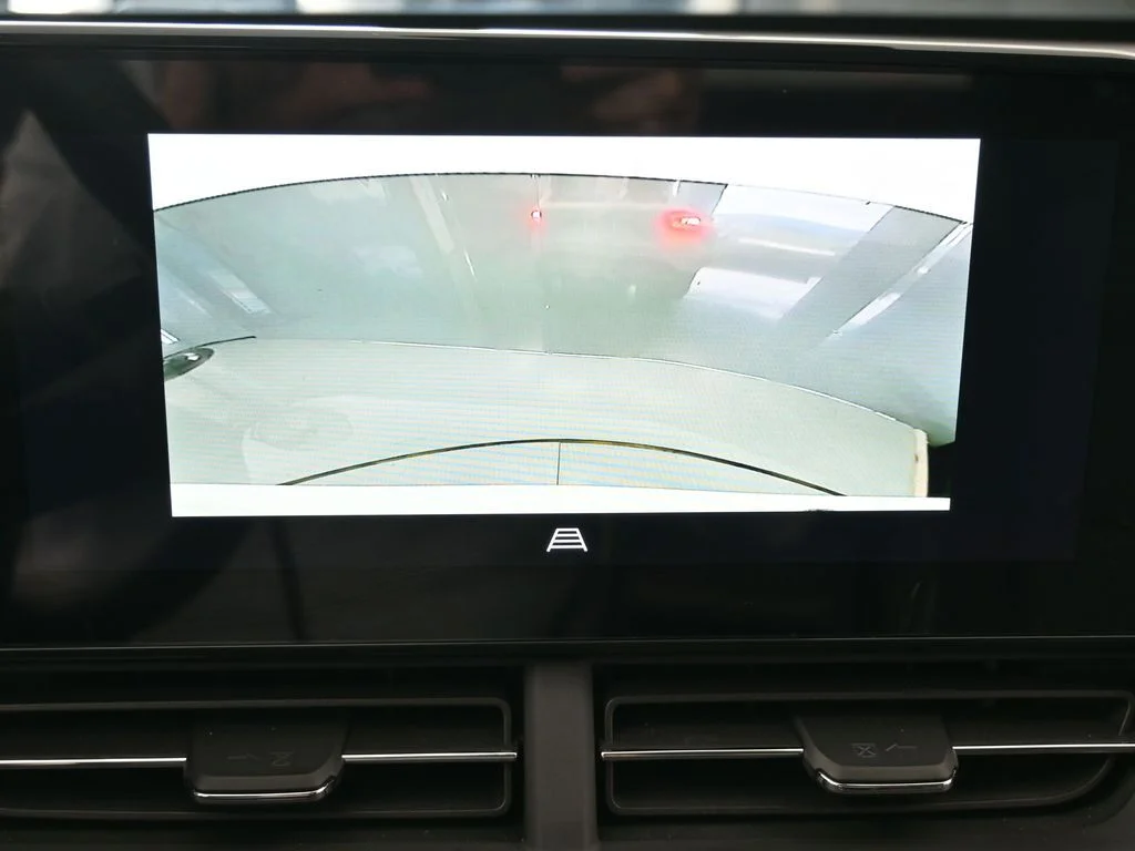 Used 2025 Summit White Chevrolet LT image 20