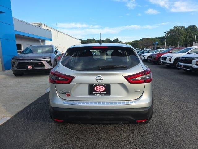 Used 2020 Brilliant Silver Metallic Nissan S image 3