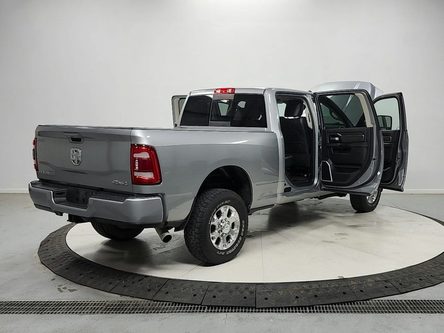 Used 2024 Silver Ram Laramie image 15