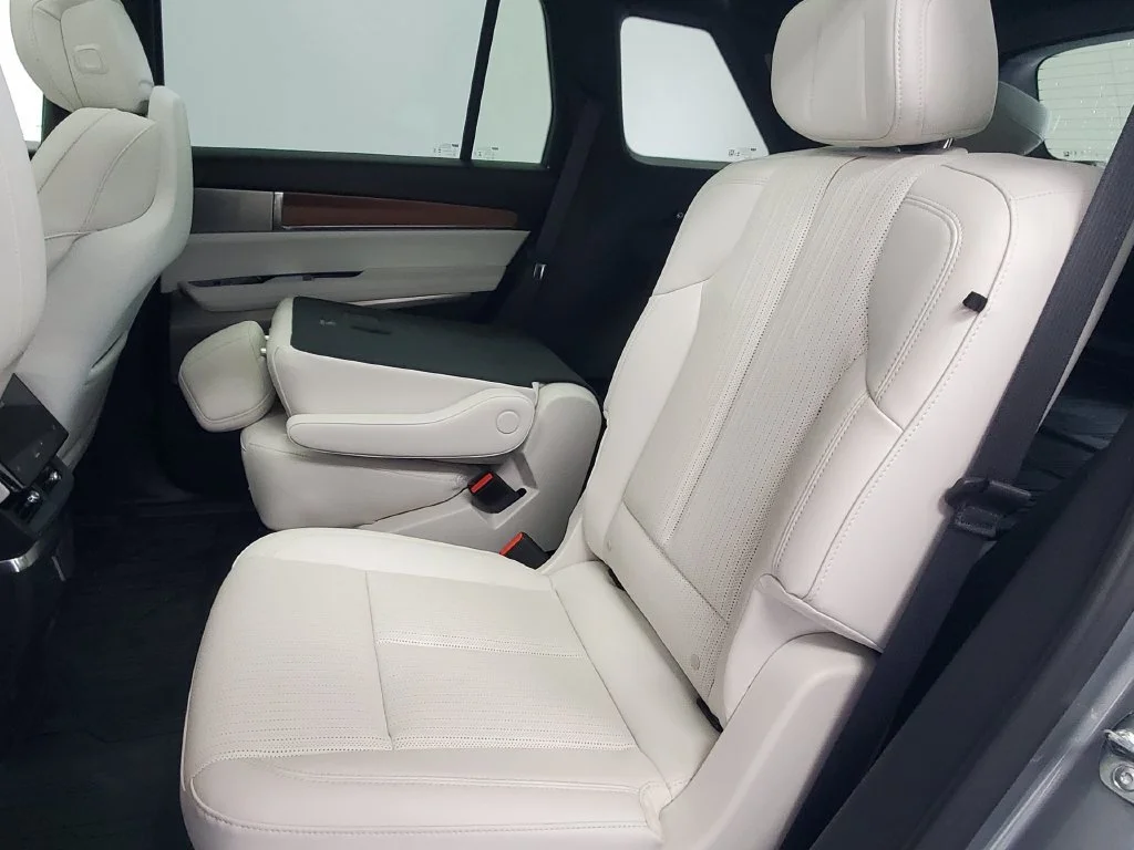 2027 Cadillac VISTIQ Sport - Photo 28