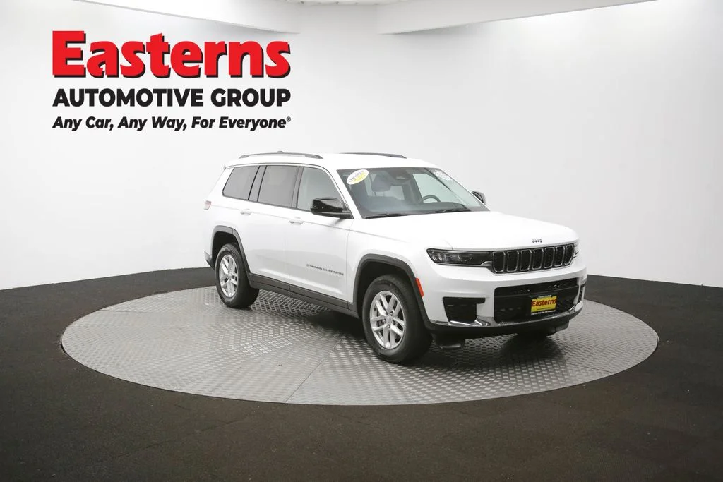 Used 2023 White Jeep Laredo image 53