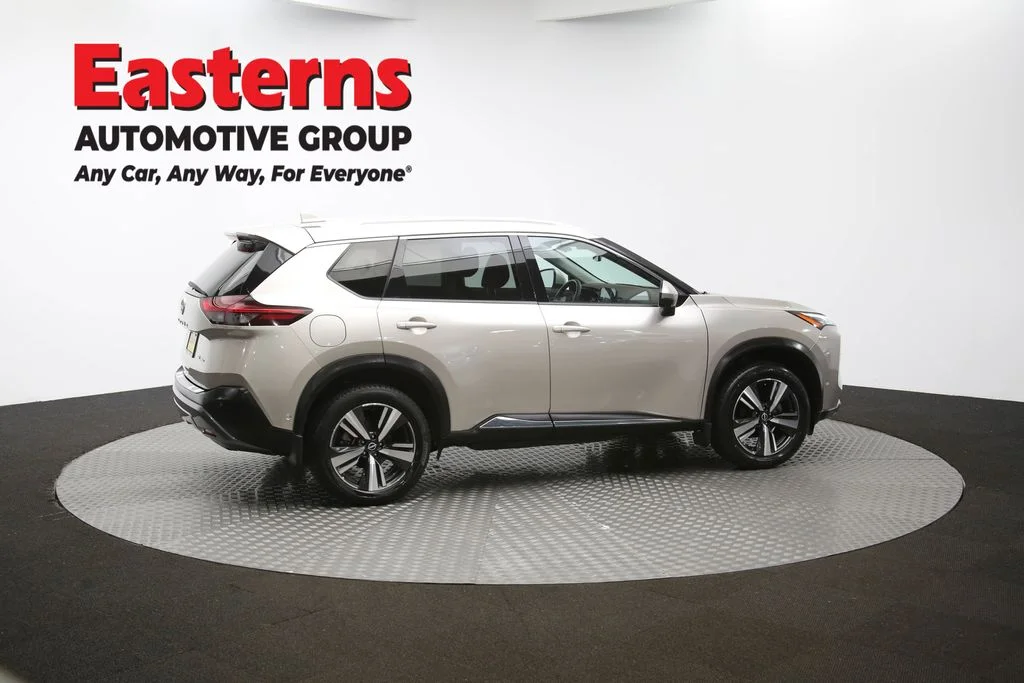 Used 2022 Silver Nissan SL image 41