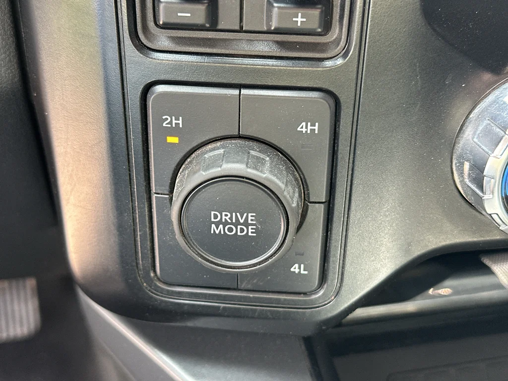 Used 2025 Oxford White Ford LARIAT image 26