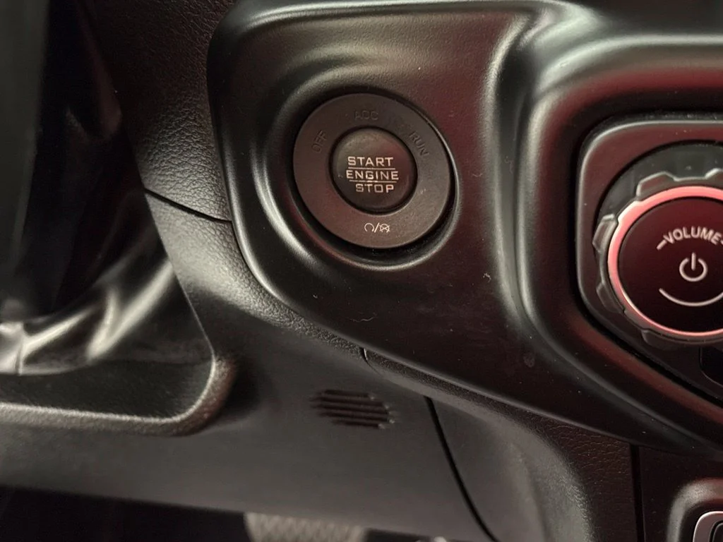 Used 2022 Green Jeep Sport image 33