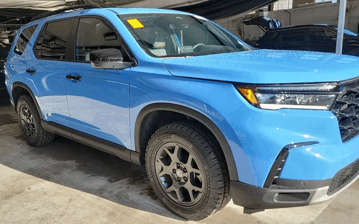 2025 Honda Pilot TrailSport AWD's photo