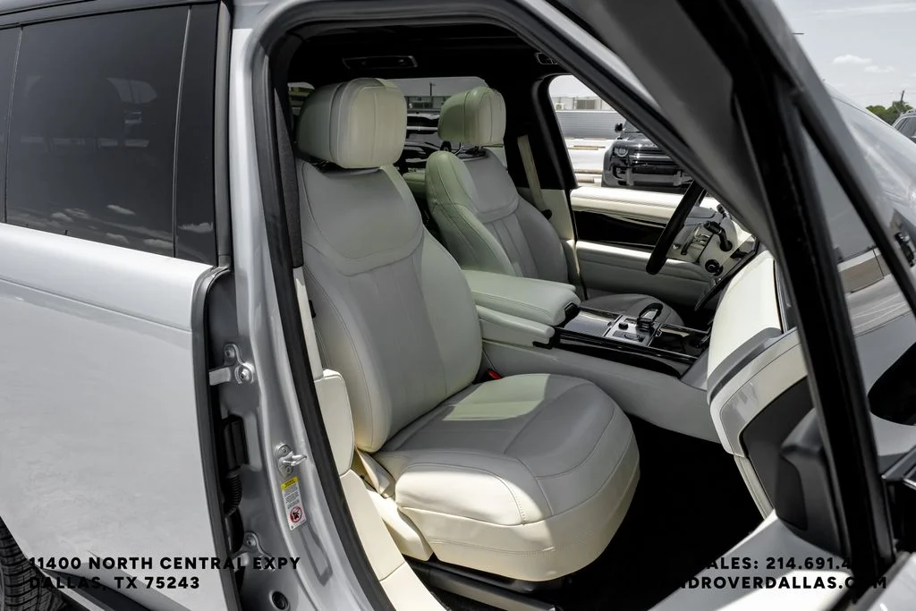 Used 2023 Hakuba Silver Metallic Land Rover SE image 38
