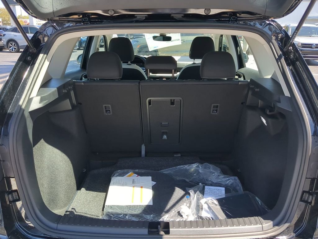 New 2026 Black Volkswagen 1.5T S image 9