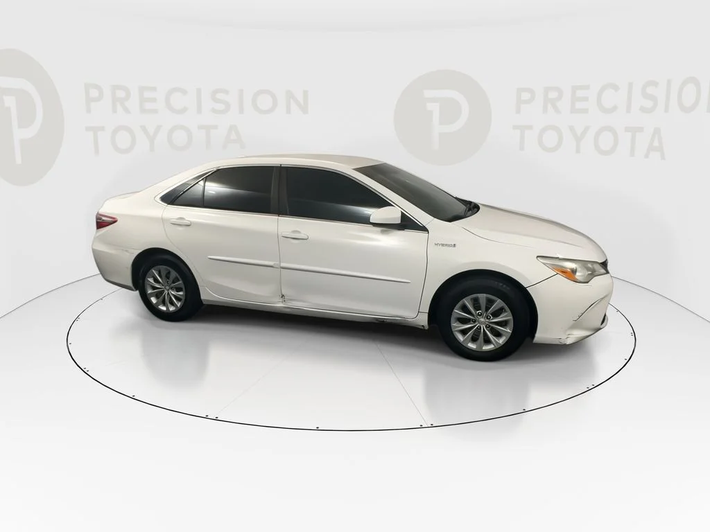 Used 2017 Super White Toyota LE image 24