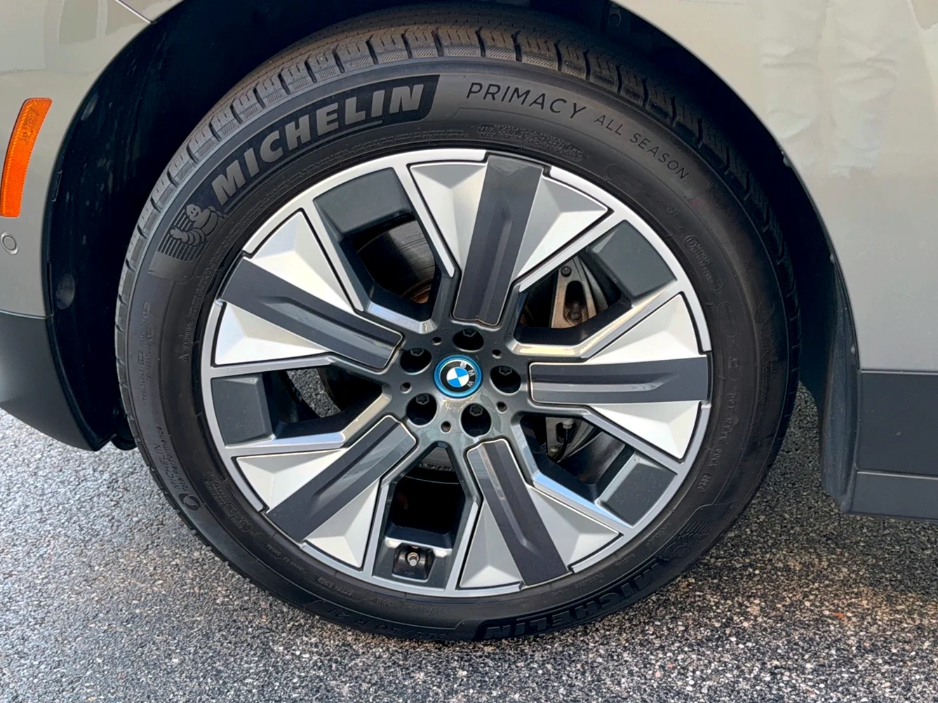 Certified Used 2024 Oxide Grey Metallic BMW xDrive50 image 26