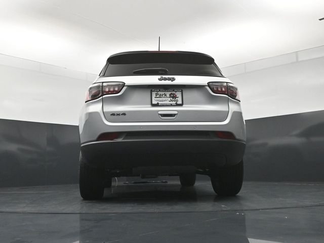 New 2026 Silver Zynith Metallic Clear-Coat Exterior Paint Jeep Limited image 23