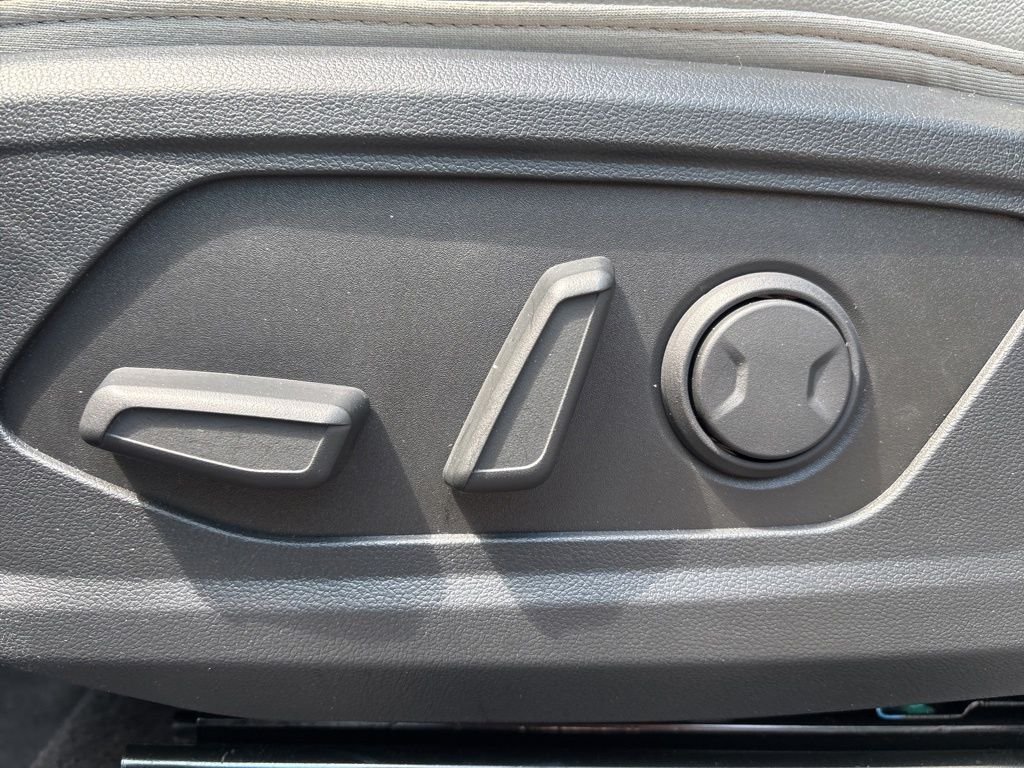 Certified Used 2025 Silver Hyundai SEL Convenience image 21