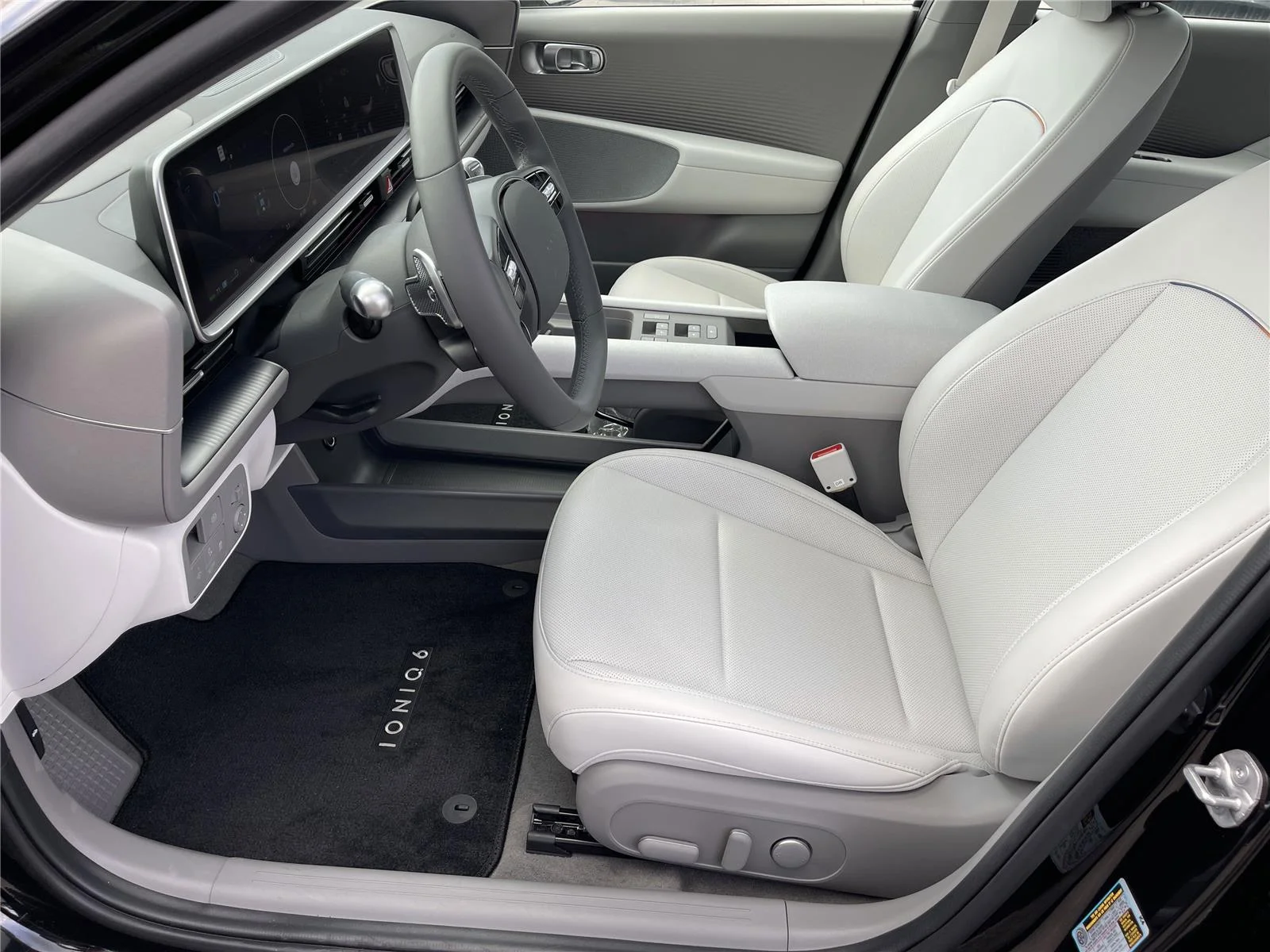 2025 Hyundai IONIQ 6 SEL - Photo 6