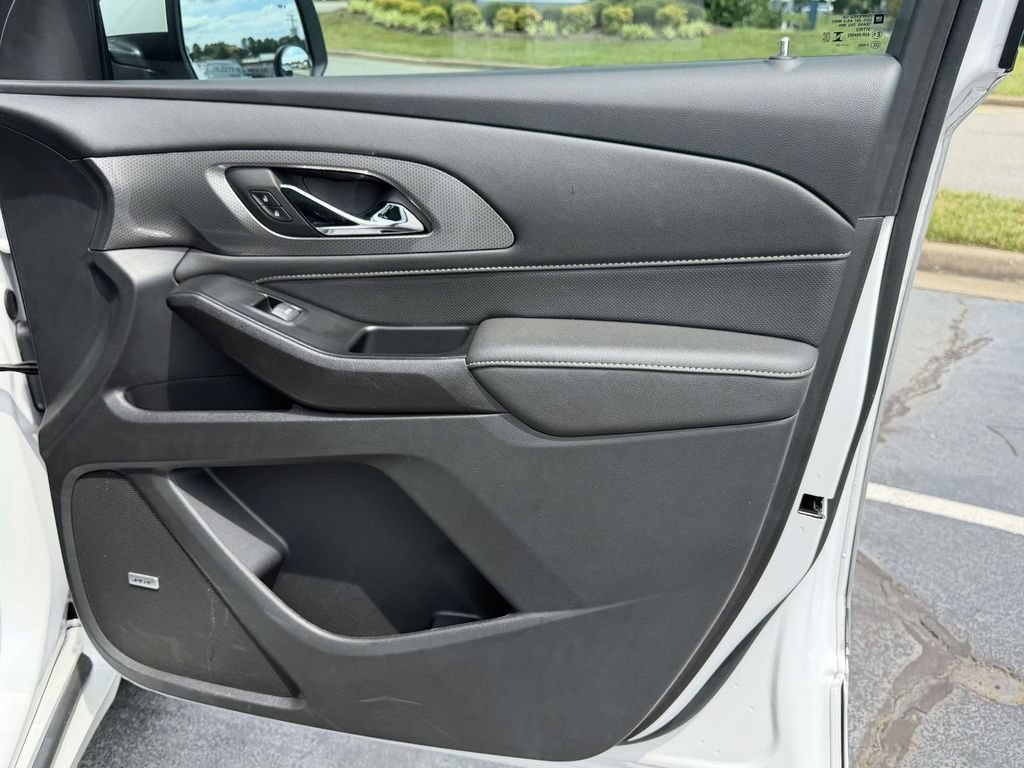 Used 2023 Iridescent Pearl Tricoat Chevrolet Premier image 10
