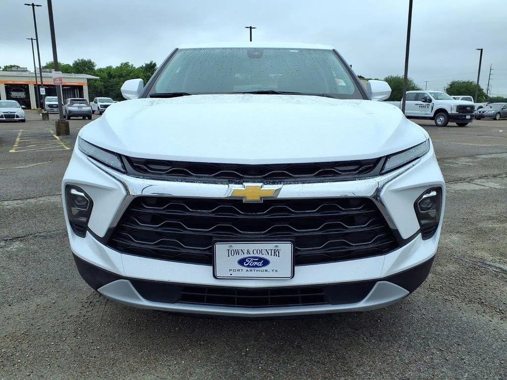 Used 2025 White Chevrolet LT image 19