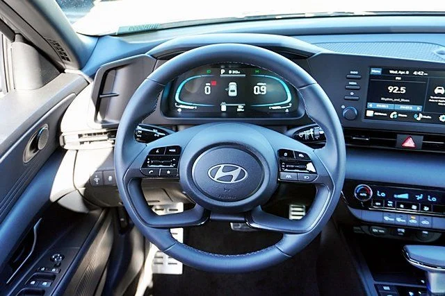 Used 2026 Gray Hyundai SEL Sport image 17