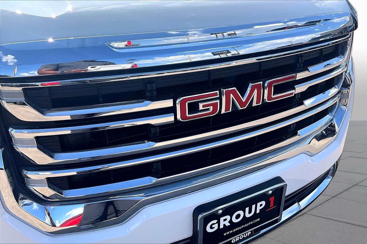 Used 2023 Summit White GMC SLE image 30