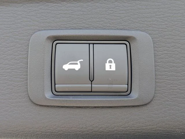 New 2026 Silver Mitsubishi SE image 13