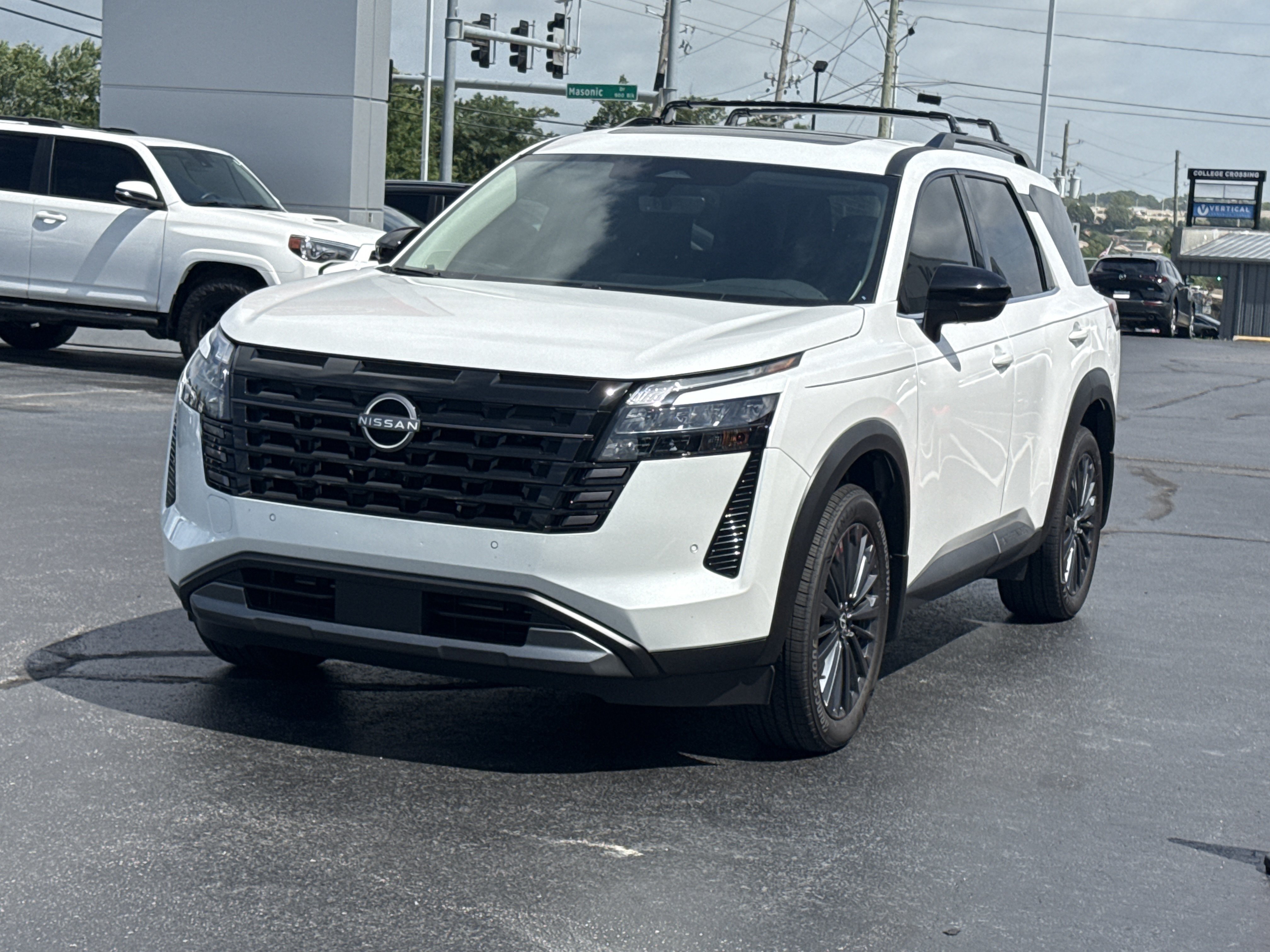 New 2026 Everest White Pearl Tricoat Nissan SL 4WD image 11