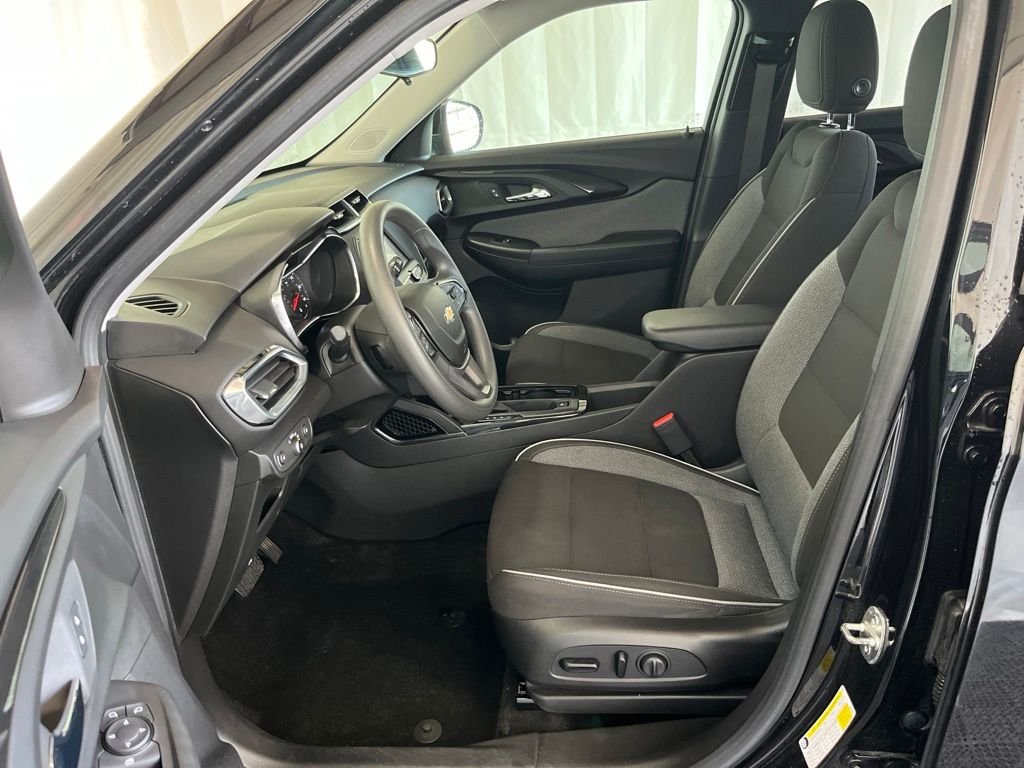 Used 2022 Black Chevrolet LT image 3