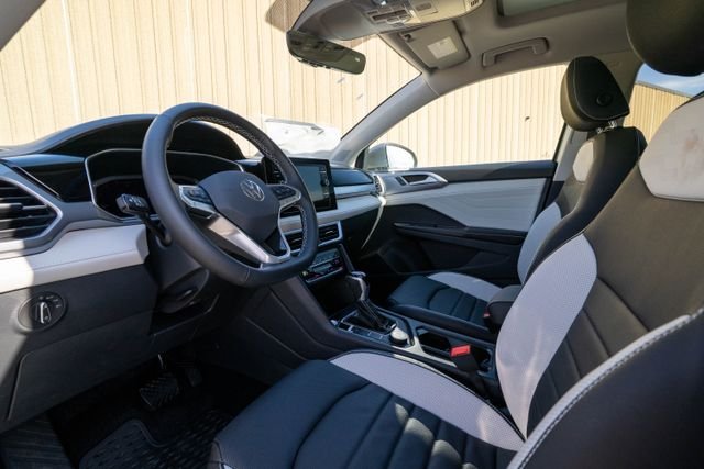 2025 Volkswagen Taos SEL - Photo 10